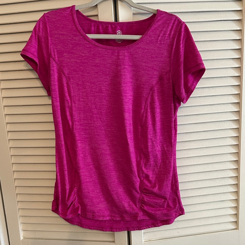GAIAM Women's Fuchsia Short Sleeve Tee